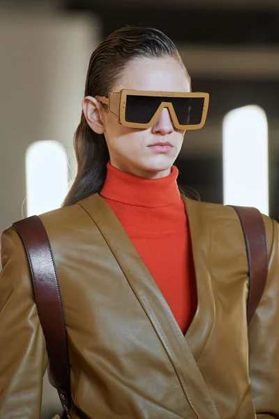 Look 49